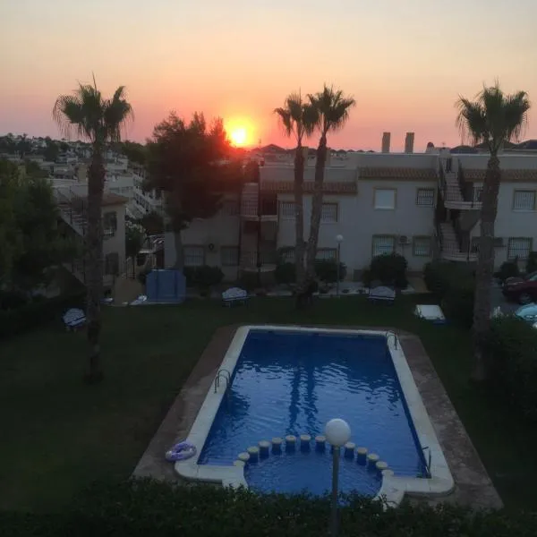 Saint James Park downstairs, hotel en Orihuela