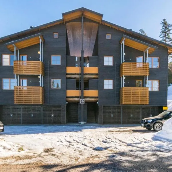 Holiday Home Karhunvartijan linna c18 by Interhome, hotel in Ruka