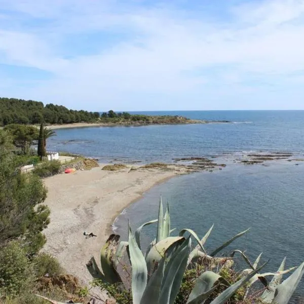 Luxury 4 bed apartment on coastal footpath at Cap Ras、リャンサのホテル