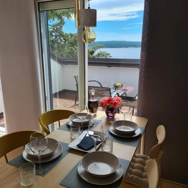 Romantic Guesthouse Porto close to Sandy beach, hotel di Crikvenica