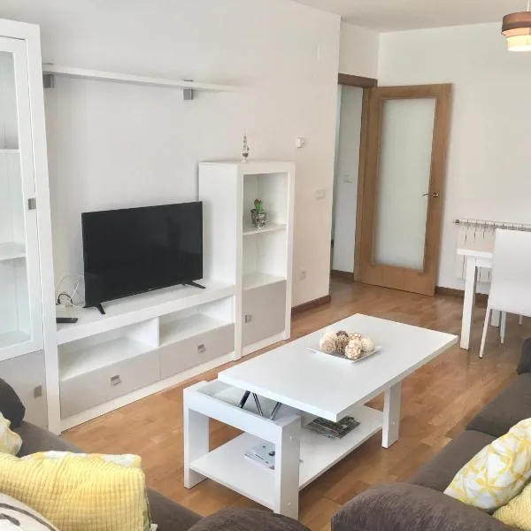Piso céntrico próximo a la playa, hotel a Burela de Cabo