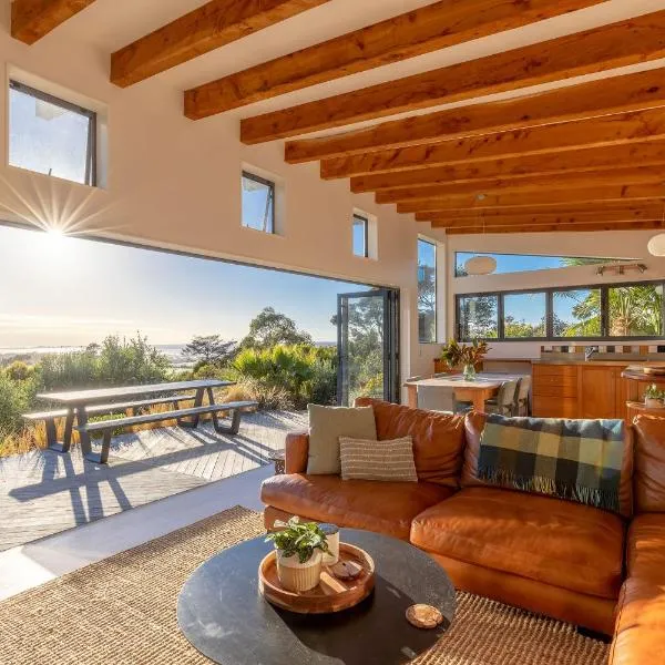 Karu ō te Kiwi, hotel a Pakawau
