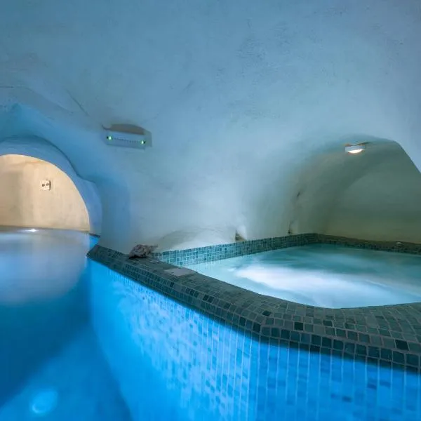 Mystagoge cave pool/jacuzzi, cellar and hammam, מלון בVóthon