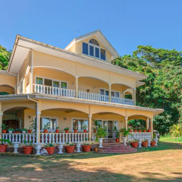 SeyBreeze Villa, hotell i Anse Royale