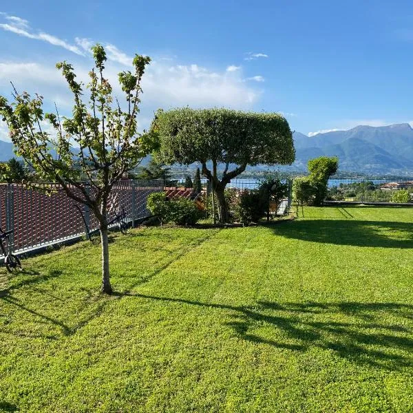 Flowers & garden apartment con vista lago, hotel Manerba del Gardában