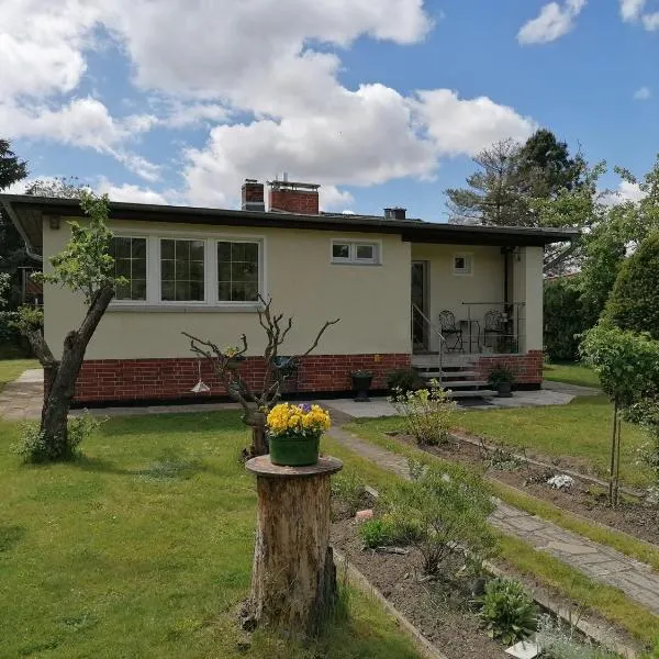 Ferienhaus am Rand von Berlin - keine Monteursunterkunft, khách sạn ở Schönefeld