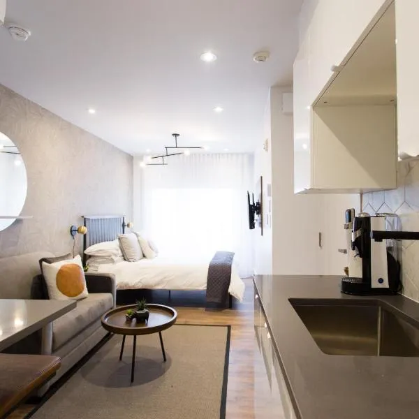 Scandinavian Studio with Full Kitchen and Bath by Den Stays, ξενοδοχείο στο Μόντρεαλ