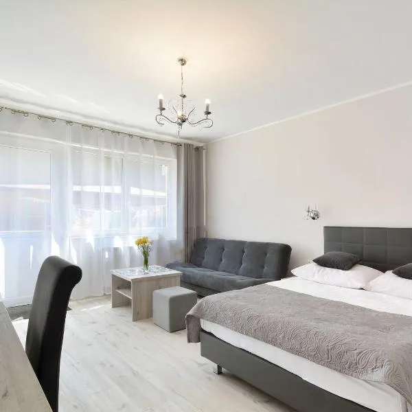 Arka - pokoje z osobnymi wejściami na parterze, hotel v destinaci Międzywodzie
