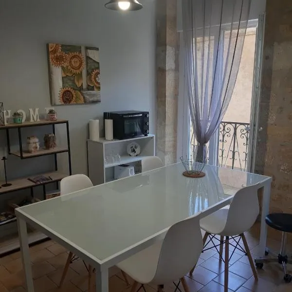 Maison de ville dans une citée médiévale, hotel v destinácii Gourdon-en-quercy