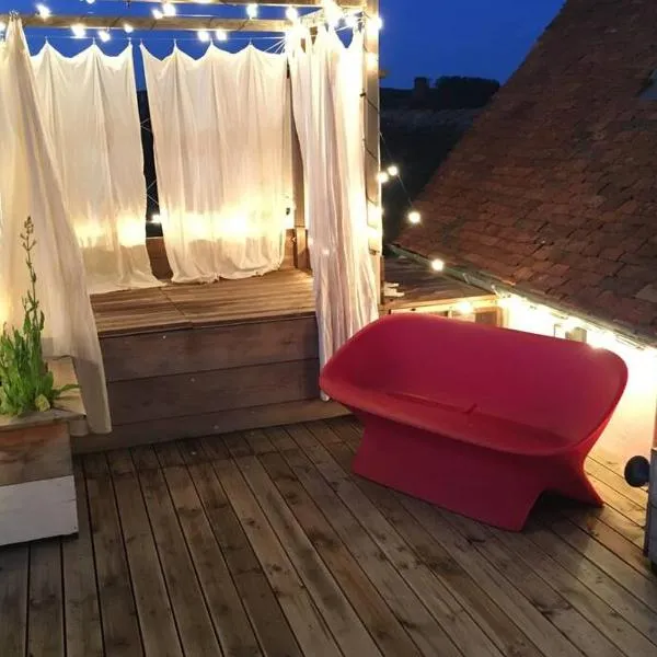 La Terrasse du Chevalier d'Eon - Loft à TONNERRE – hotel w mieście Tonnerre