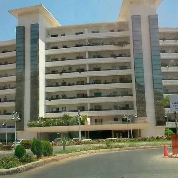 Marina Agadir appartement standing 90m2 + piscine, hotel sa Agadir