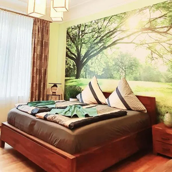 Luxus Ferienwohnung mit 4 Schlafzimmern und Wintergarten, hotel in Cottbus