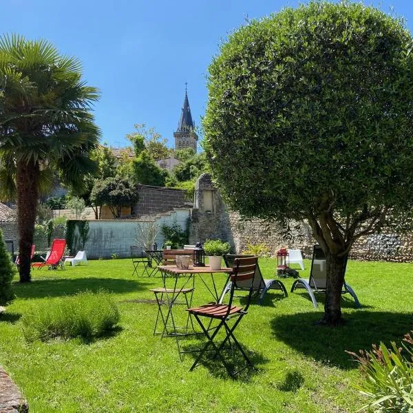 Le Charles IX, hotel din Roussillon en Isere