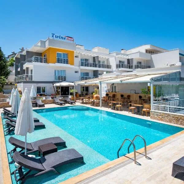 Twins Hotel Çeşme, хотел в Чешме