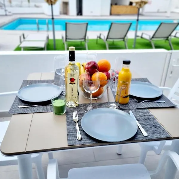 Luxury Atlantico View, hotel in Puerto del Carmen