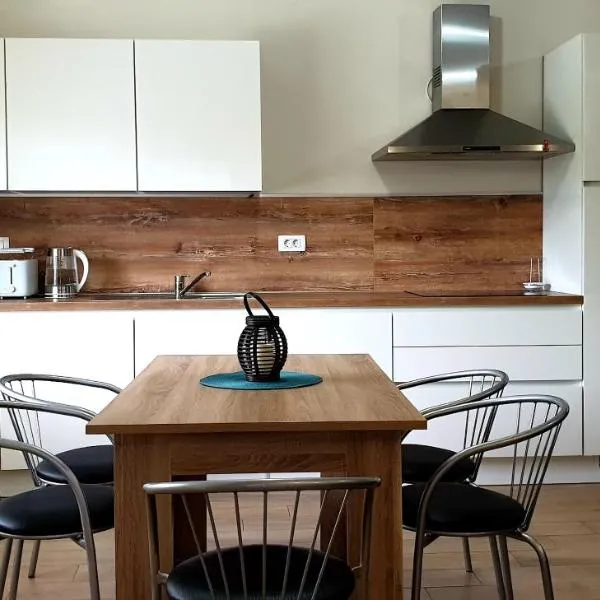 Apartman Diana - 75 m2 - 2 Bedrooms - Grill – hotel w mieście Jadranovo