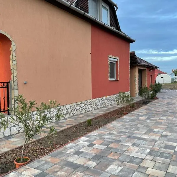 Adonisz Vendégház, hotel di Mórahalom