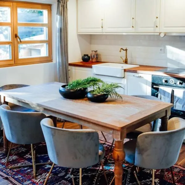 Apartment Aussee- Hallsatt Salzherrenhof- Küche, WLAN, Netflix, hotelli kohteessa Bad Aussee