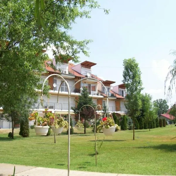 Cserke Napfény Apartman – hotel w mieście Cserkeszőlő