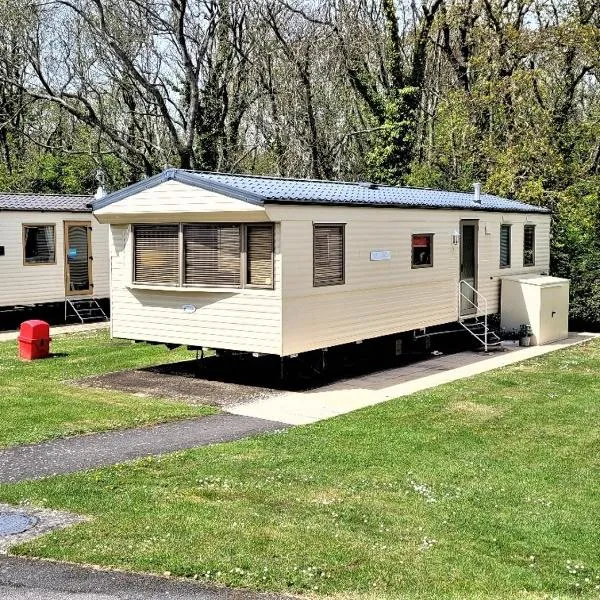 "Trinity" at Whitecliff Bay Isle of Wight- Yarborough View 4, hotel v destinaci Bembridge