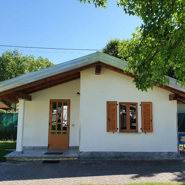 Bungalows in Camping Solarium, hotel v destinaci Domaso