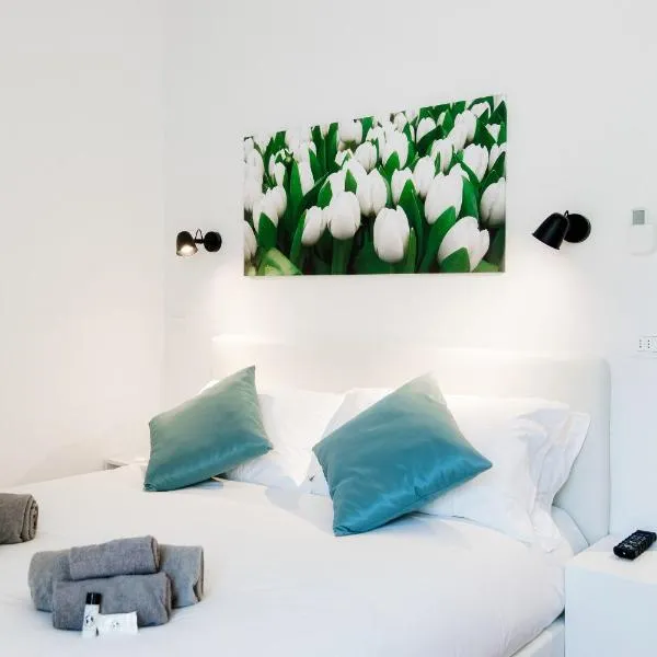 White Loft by "The House Of Travelers", hotel v Como