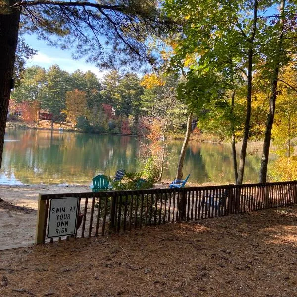 Clear Pond Getaway, hotel in Plymouth
