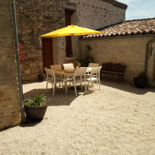 CHAMBRE A LA CAMPAGNE - CHARENTE, hotel v destinaci La Rochette