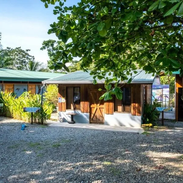 Karandi Hostel, hotel v destinaci Uvita