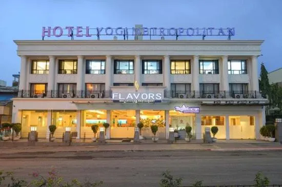 Yogi Metropolitan Hotel, hotel in Koparpāda