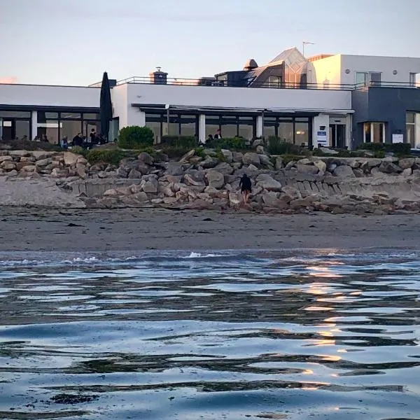 Logis Hôtel & Restaurant LES MOUETTES - Larmor Plage, Proche de LORIENT – hotel w mieście Larmor-Plage