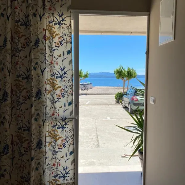 Villa Leo Beach Studio, hotell sihtkohas Podgora
