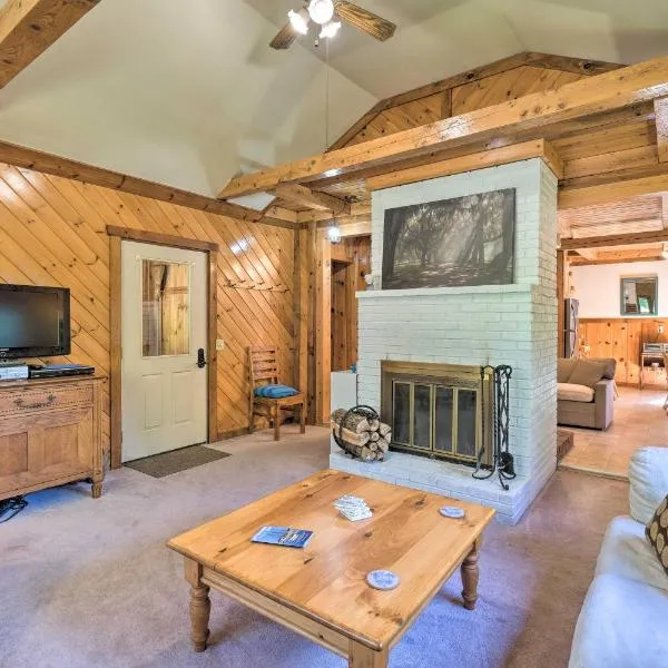 1 Mi to Downtown BBH: Coastal Cabin w/ Deck & Yard, hotel din Boothbay Harbor