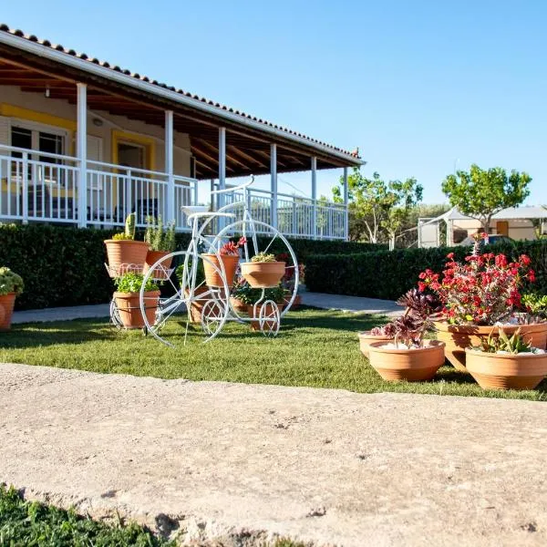 Fully Equipped Beach House at Pachia Ammos Plytra, hotel di Archangelos
