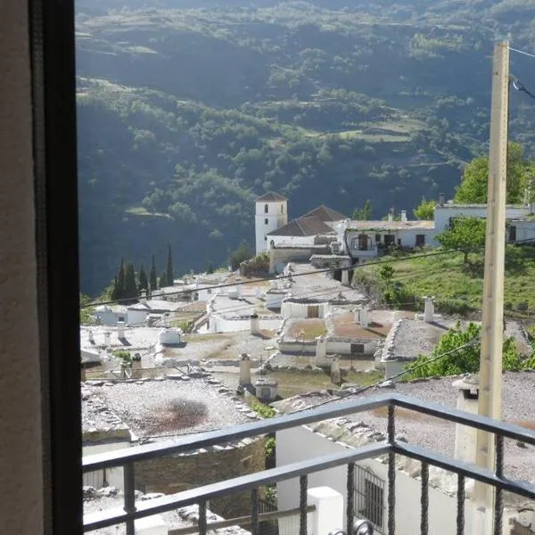 Casa La Soleá. Vistas al pueblo y la Sierra, hotel in Bubión