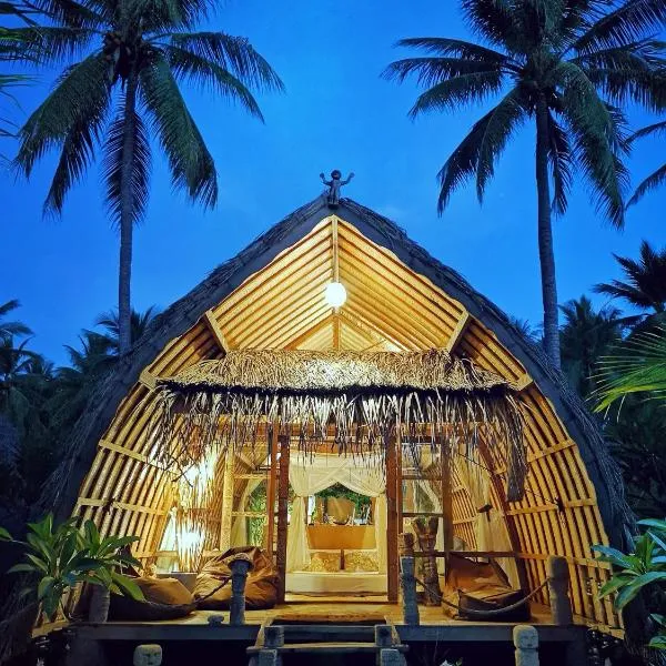 Coconut Garden Beach Resort, hotelli kohteessa Maumere