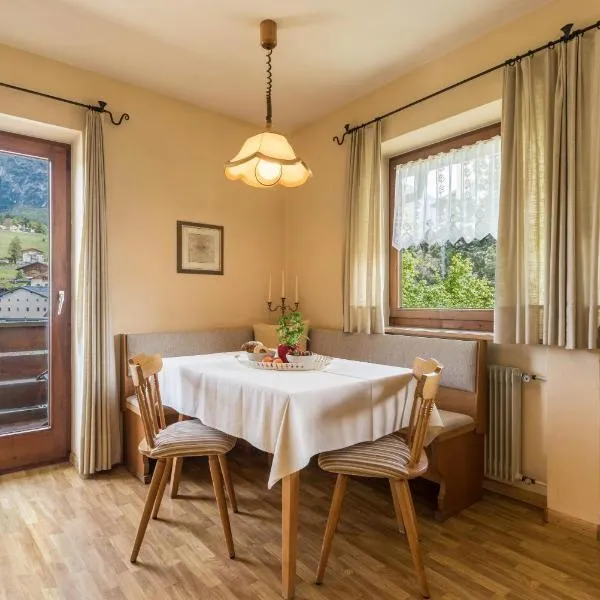 Ferienwohnung 4 Vikoler, hotel v destinaci Vols am Schlern