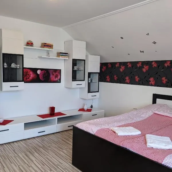 Pivnička pod Čachtickým hradom, hotel a Čachtice