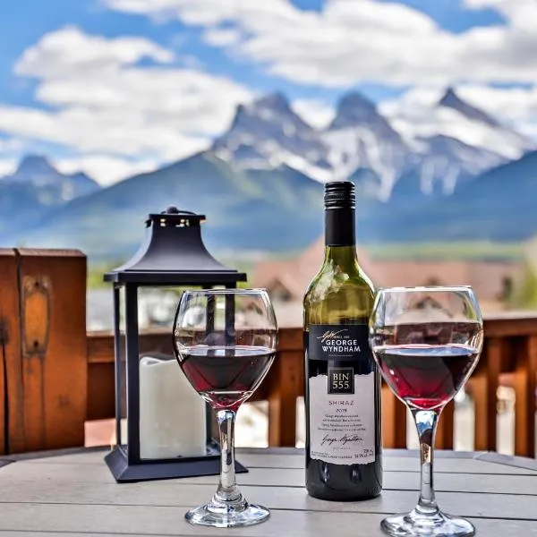 Stoneridge Mountain Resort Condo managed by Little Sister Getaways, hotel v destinaci Canmore