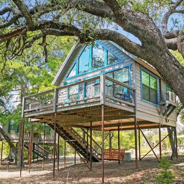 Arbor House of Dripping Springs - Nautical House, hotel en Henly