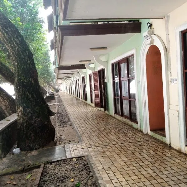 PENGINAPAN KONDOMINIUM CARITA - PAK BoS, hotel v destinaci Carita