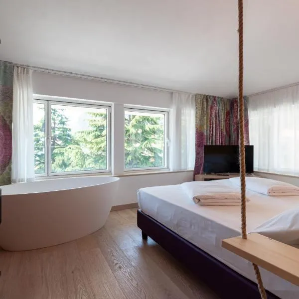 lillil - Popping Holiday, hotel in Riva del Garda