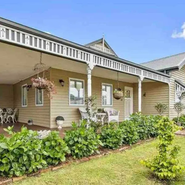 Charming period cottage with a picturesque garden、カウズのホテル