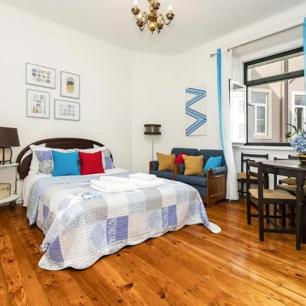 classy and modern amzing double Room Retro in Central Lisbon, With shared Bathroom