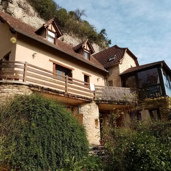 Le Chant de la falaise Gite D'étape, hotel v destinácii Saint-Sulpice