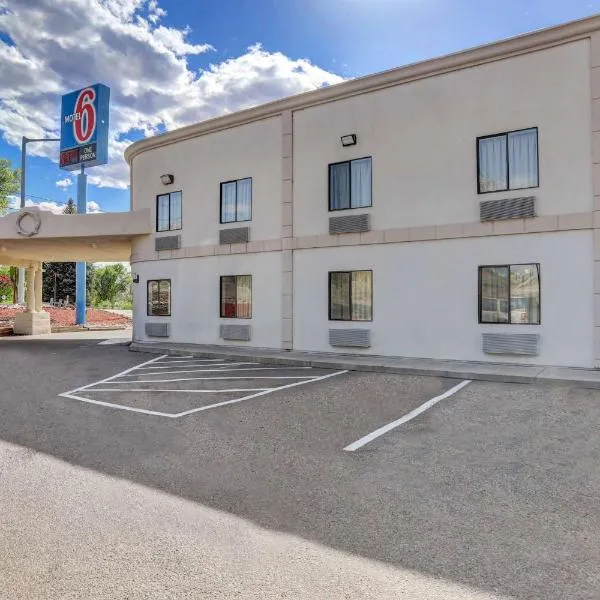 Motel 6-Espanola, NM, hotel v destinaci Espanola