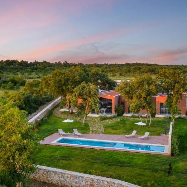 Viesnīca Villa Voliera, Papafigo Camping pilsētā Vodņana