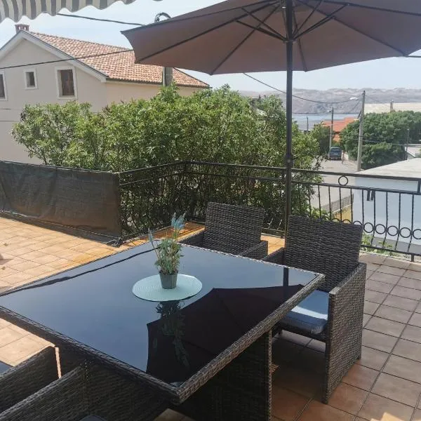 Apartman Klara, hotel v destinácii Karlobag