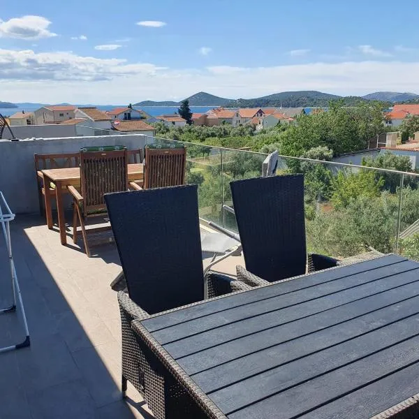 Muring Apartments, hotel di Tribunj