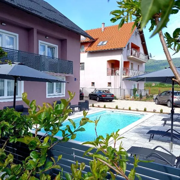Premier House by RD Group, hotel v destinaci Korenica
